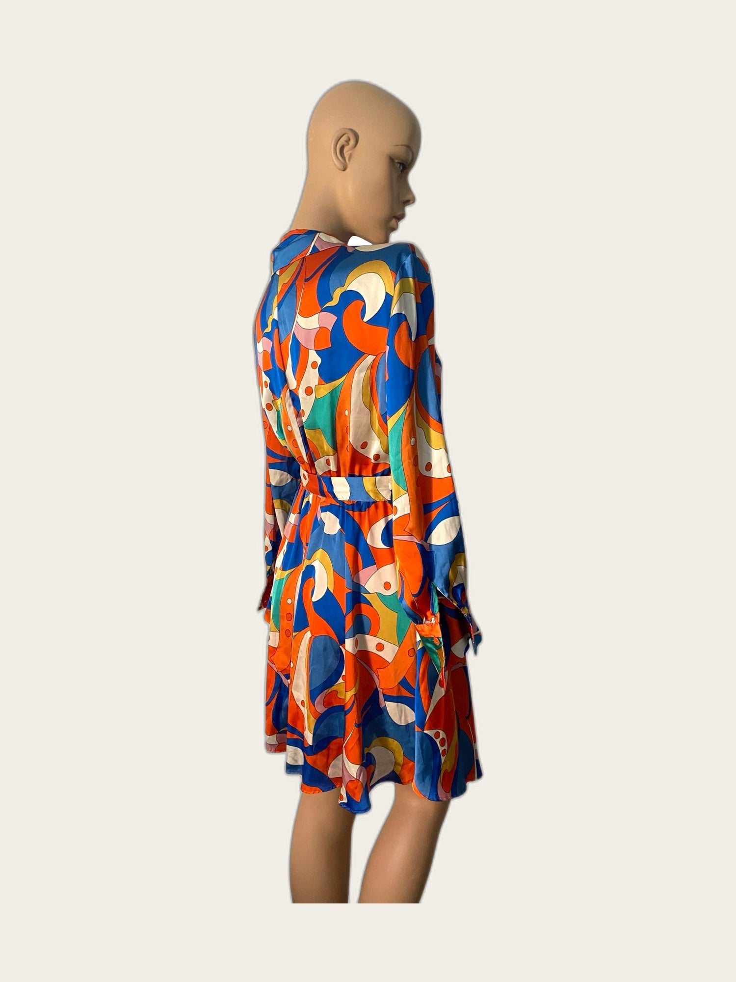 Vintage retro 70s 80s stijl satijnen kleurrijk jurke