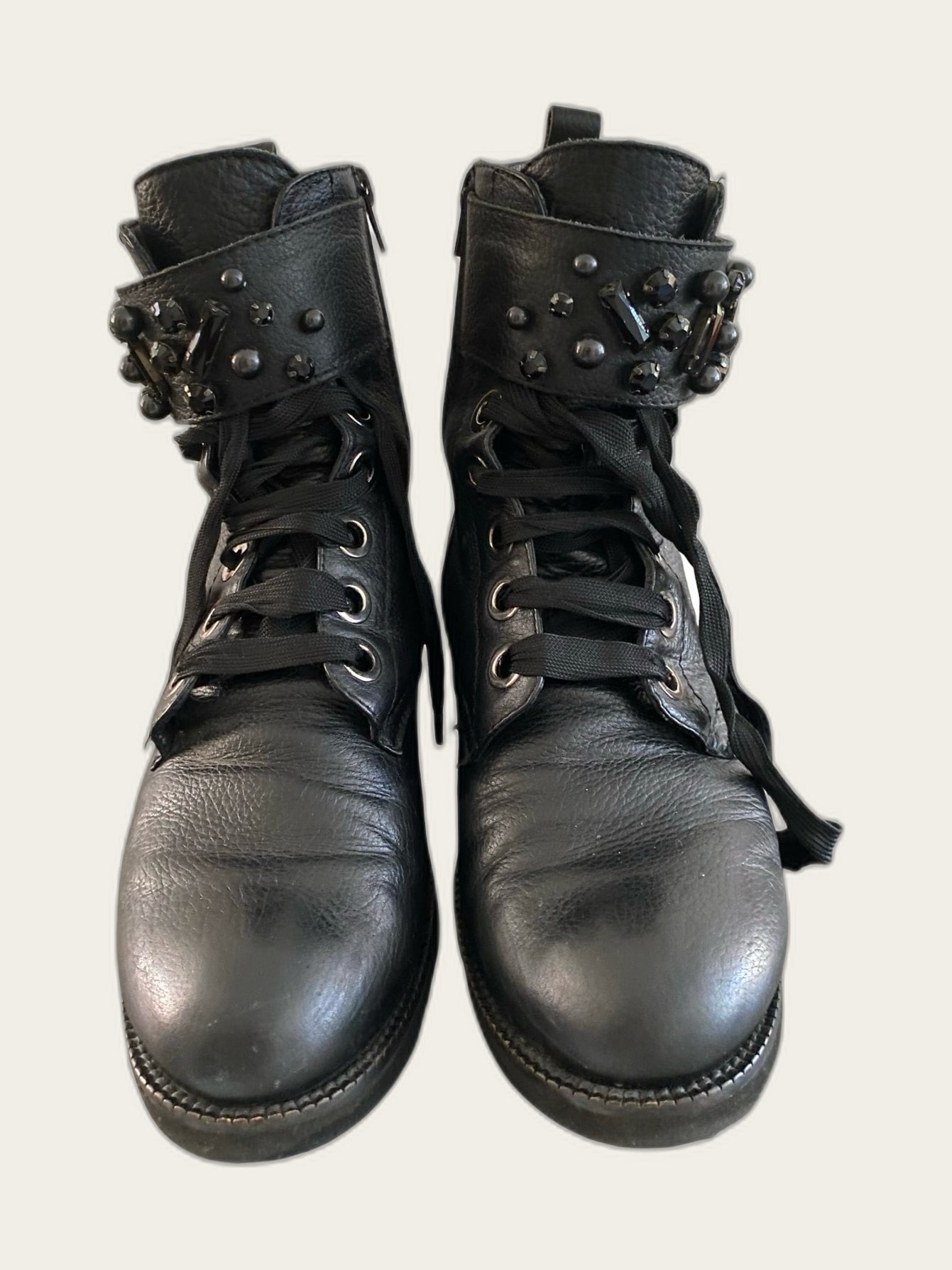 Leren veterboots met versierde band