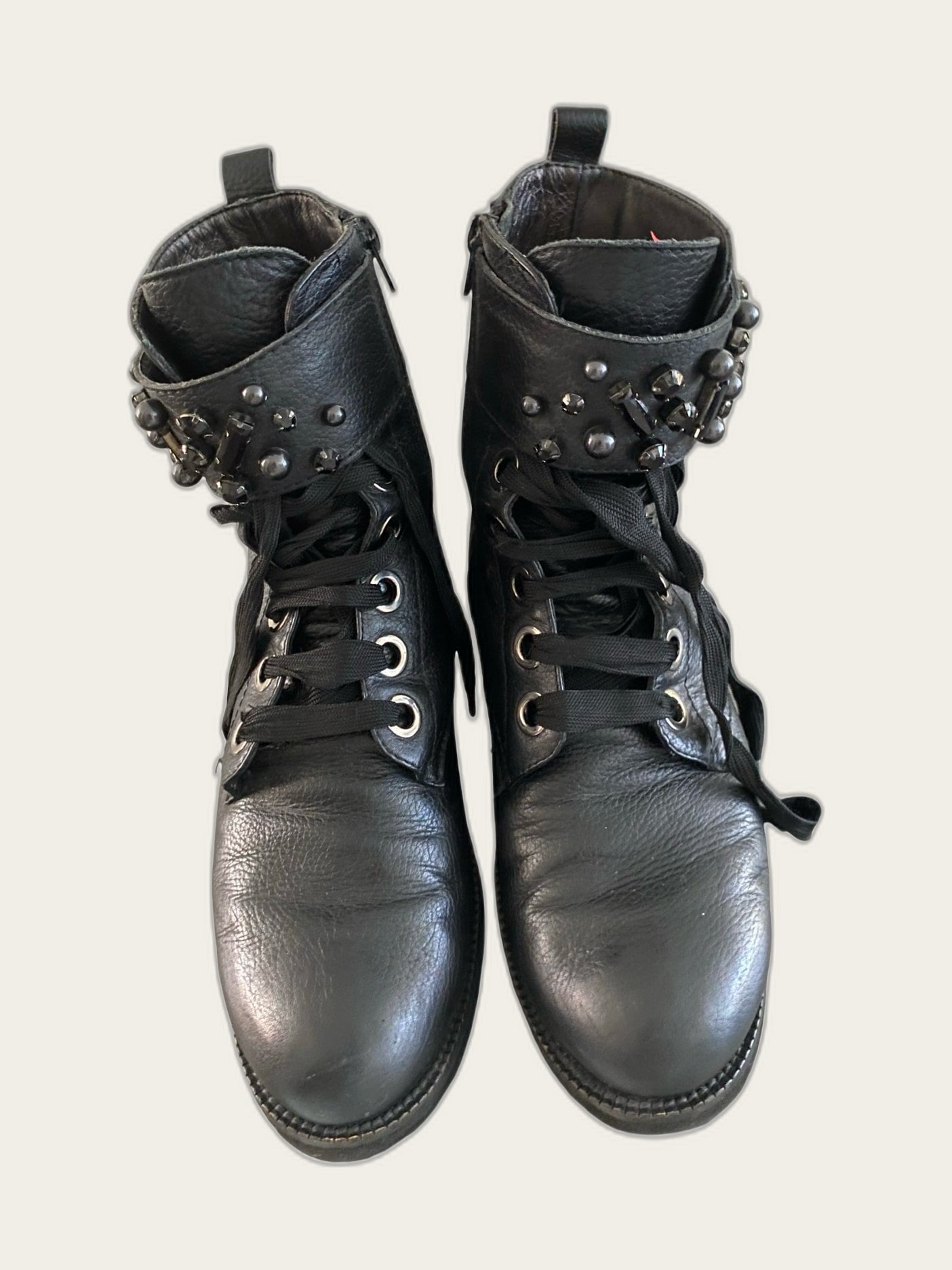 Leren veterboots met versierde band