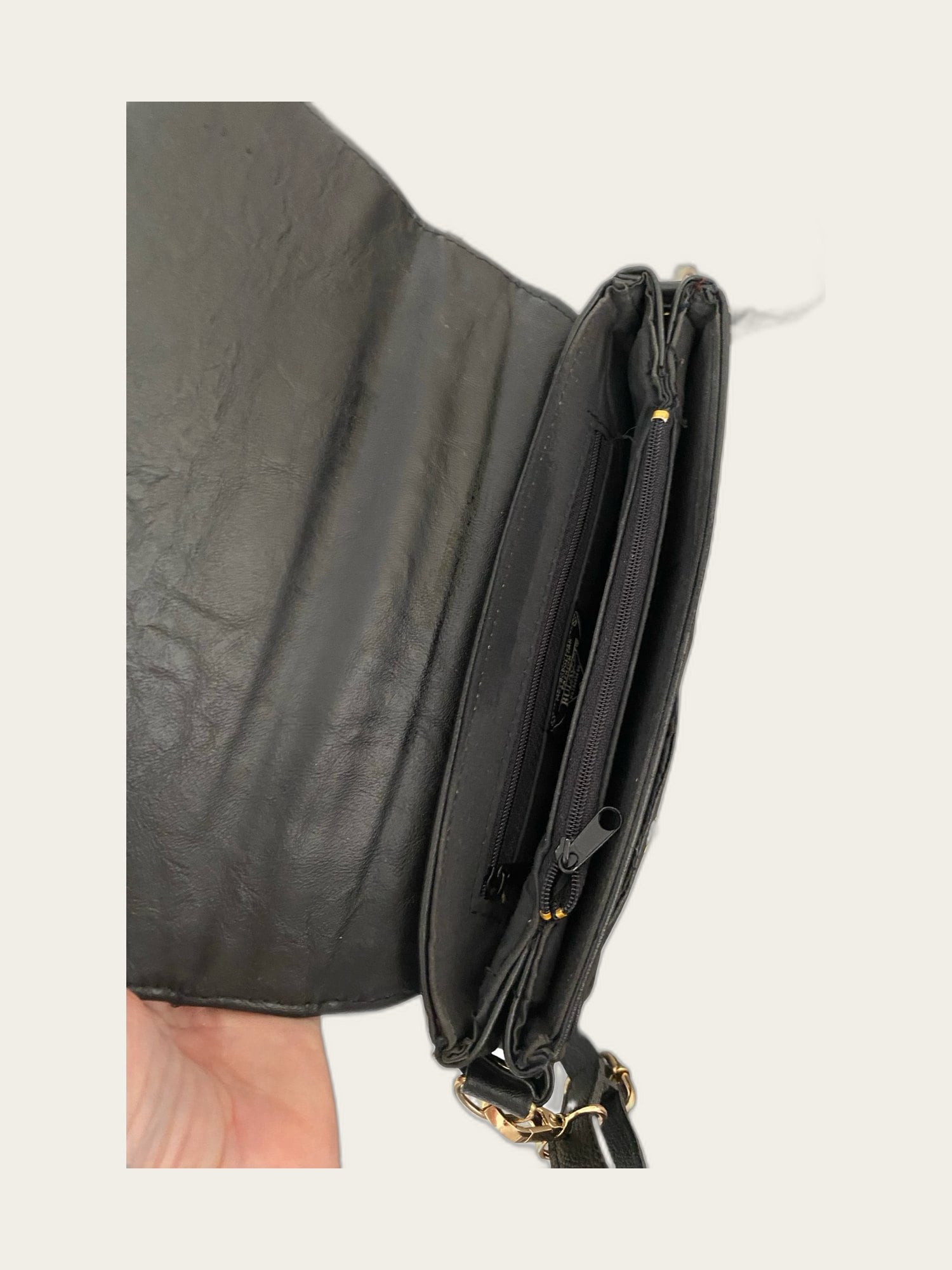 Leren handtas met goudkleurige hardware