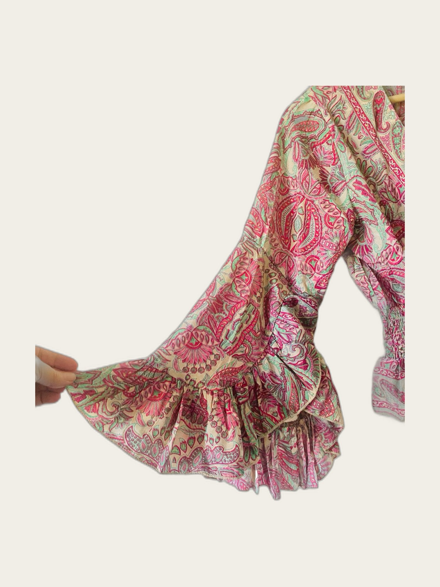Boho romantische Paisley blouse met wijde mouw en goudkleurige accentjes