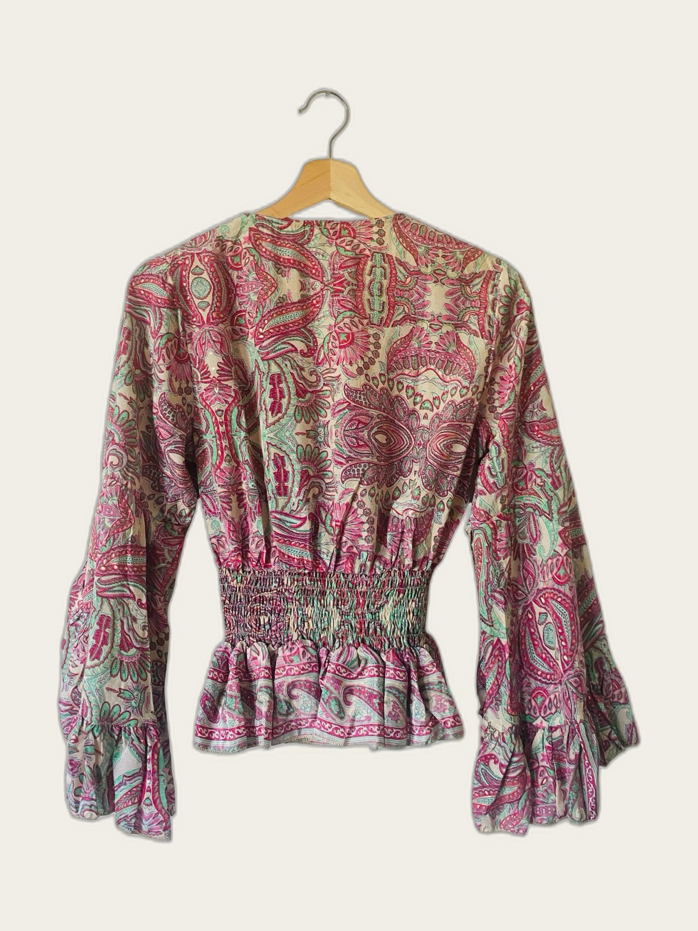 Boho romantische Paisley blouse met wijde mouw en goudkleurige accentjes