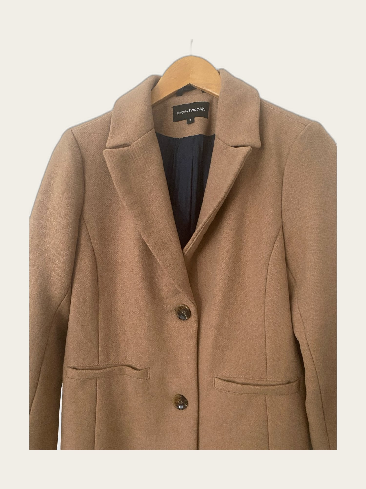 Scandi minimalistic wollen coat