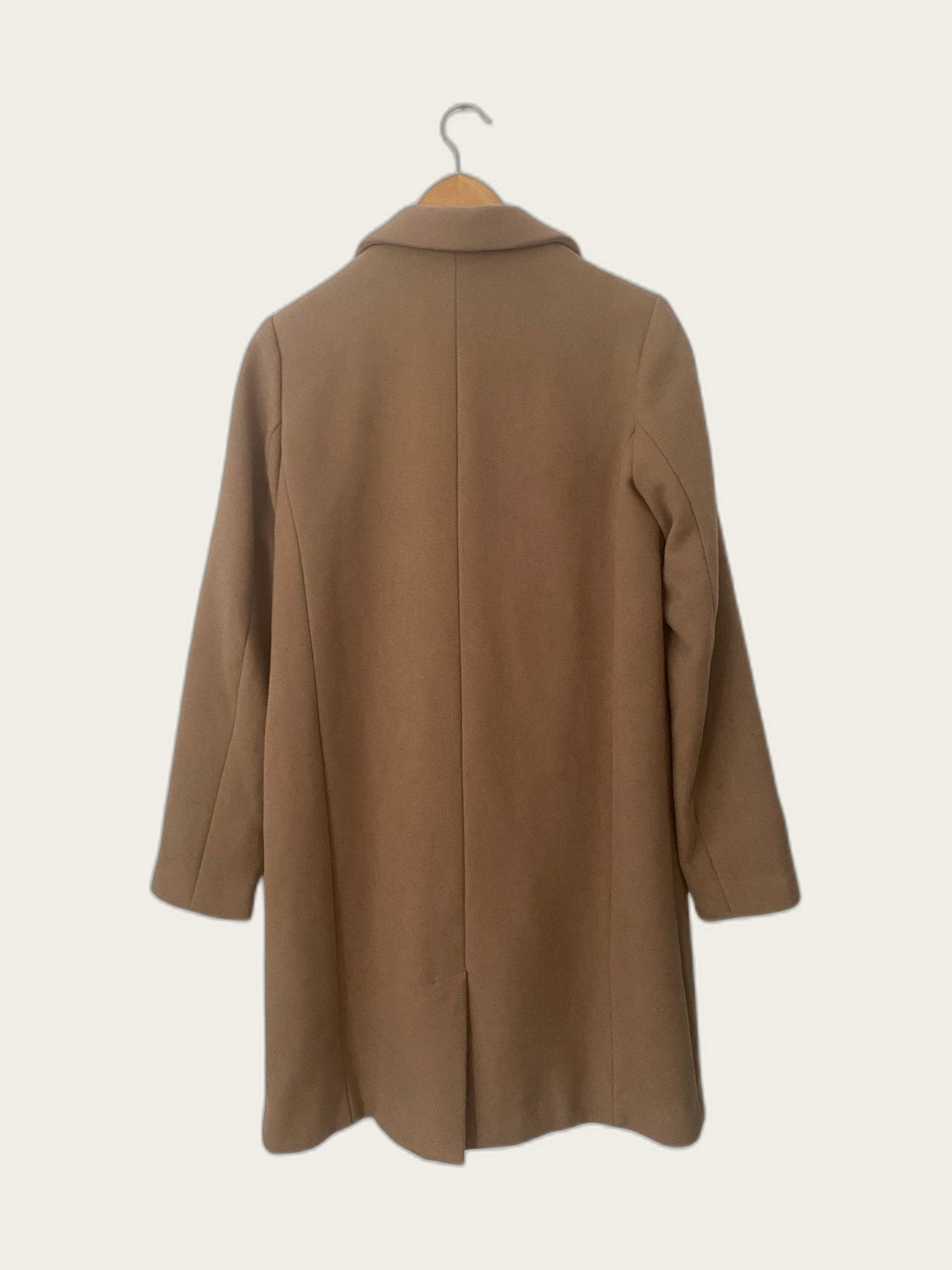 Scandi minimalistic wollen coat