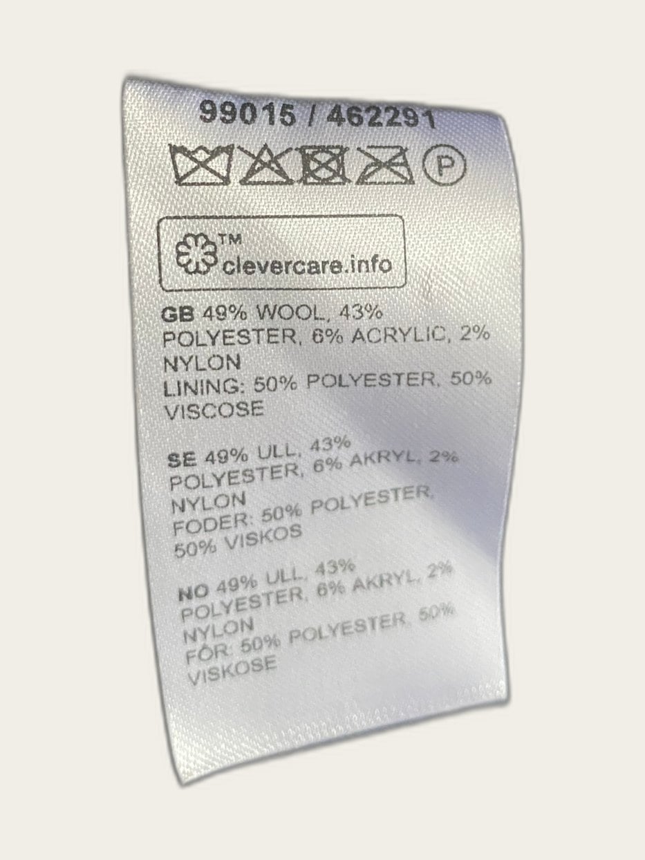 Scandi minimalistic wollen coat