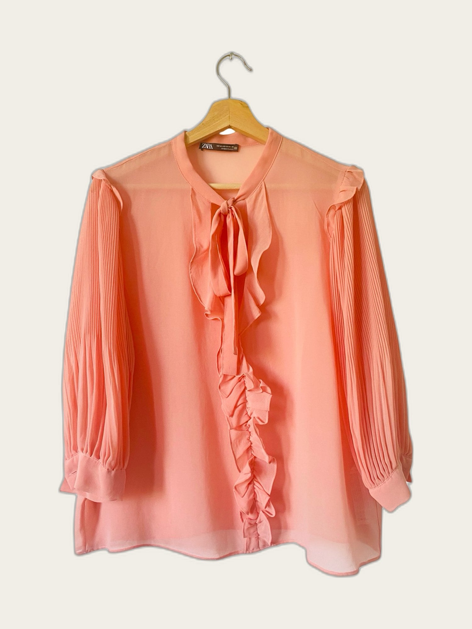 blouse 3/4 mouw en strikkraag en ruches